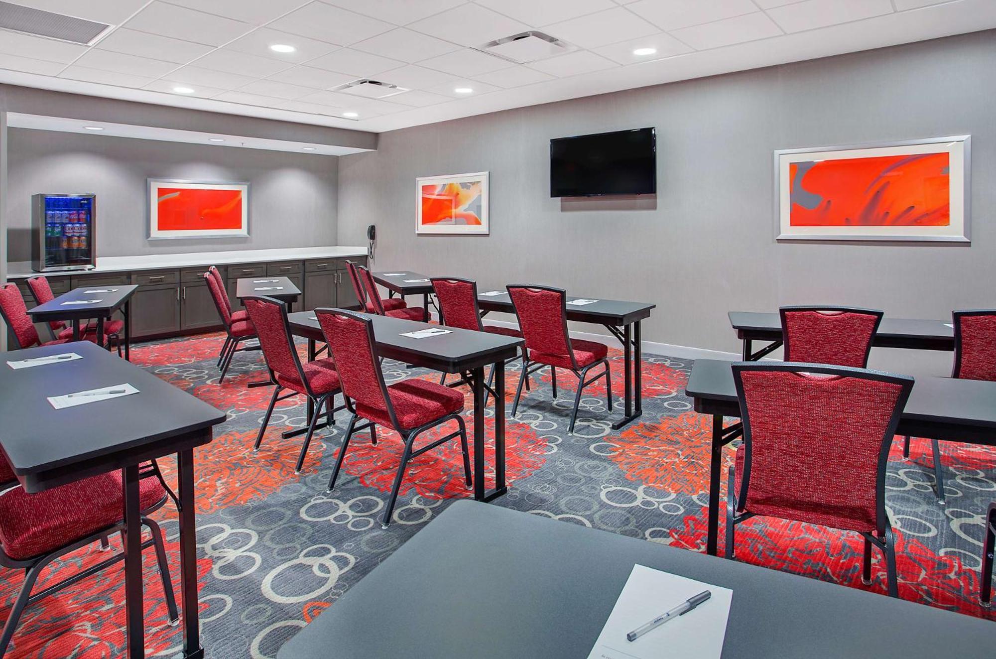 Hampton Inn Венсен Экстерьер фото