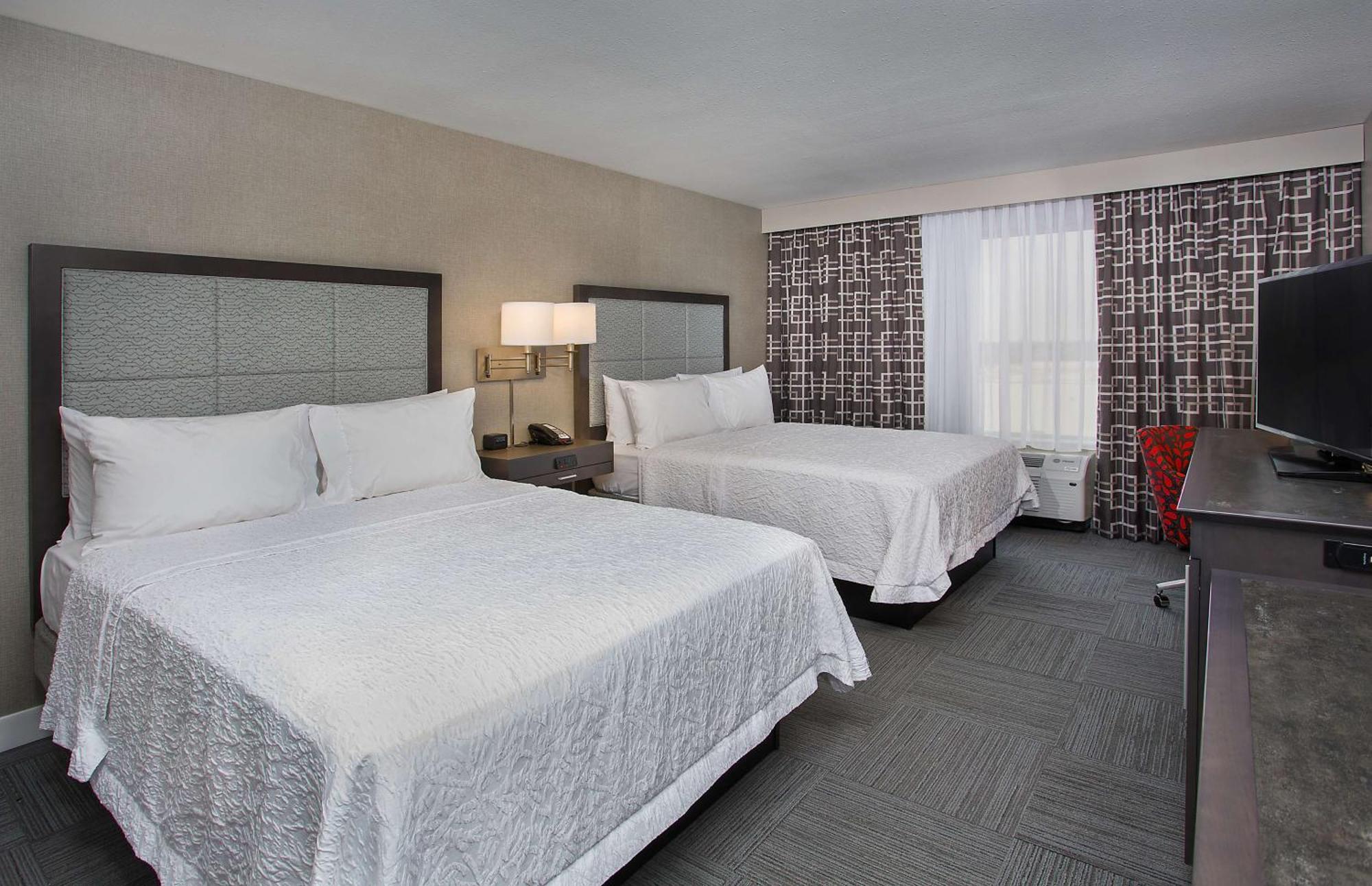 Hampton Inn Венсен Экстерьер фото