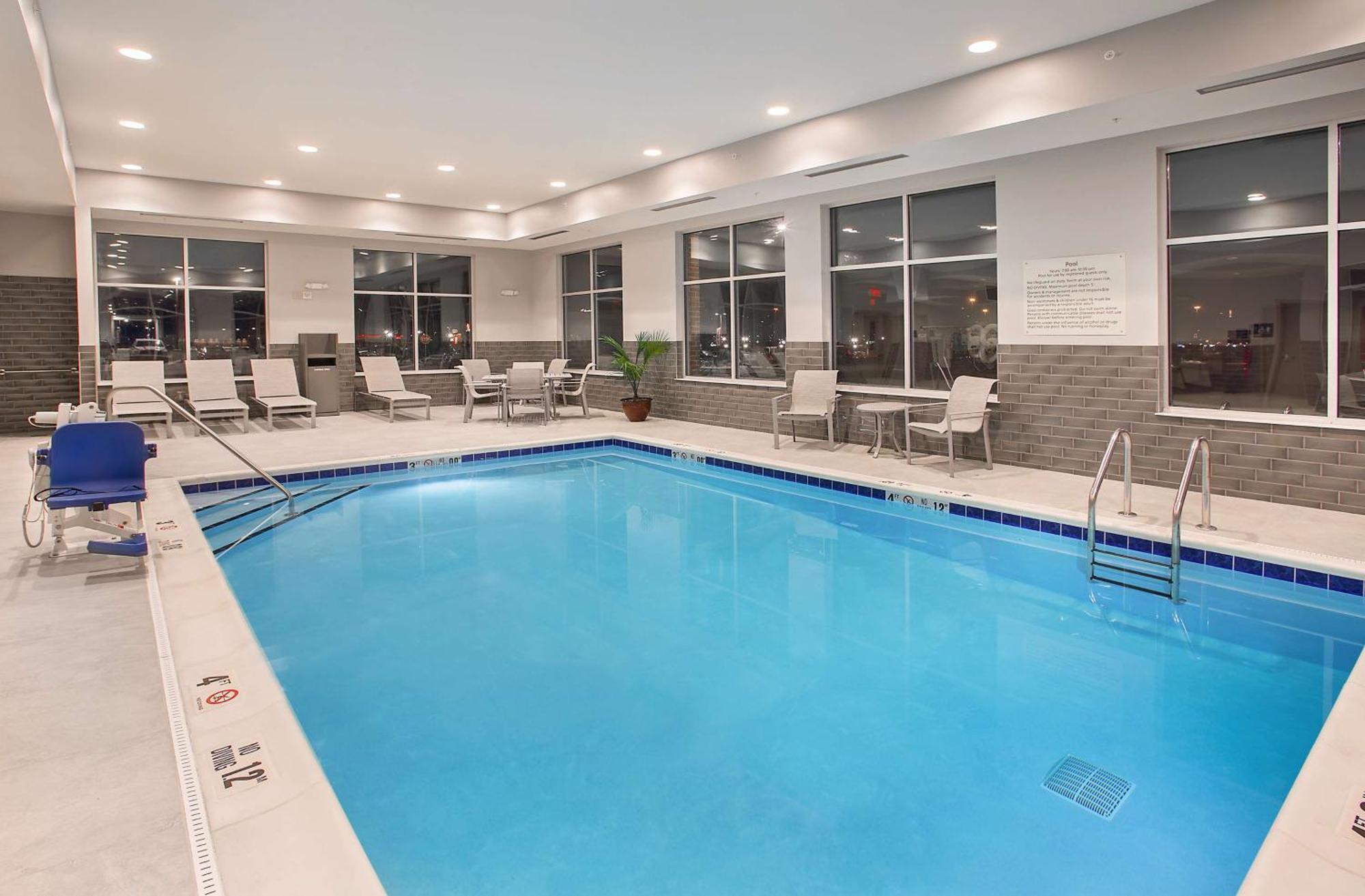 Hampton Inn Венсен Экстерьер фото