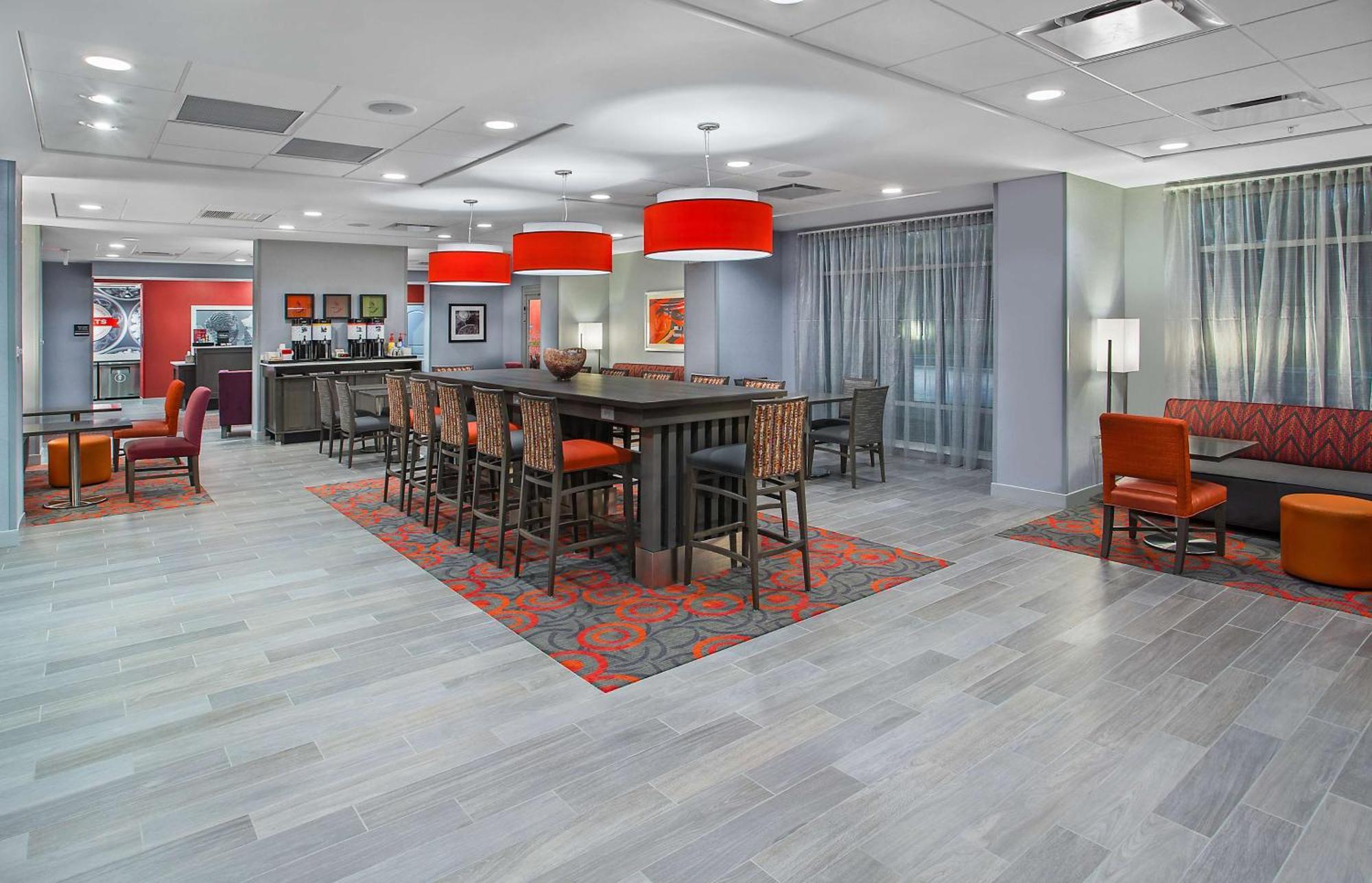 Hampton Inn Венсен Экстерьер фото