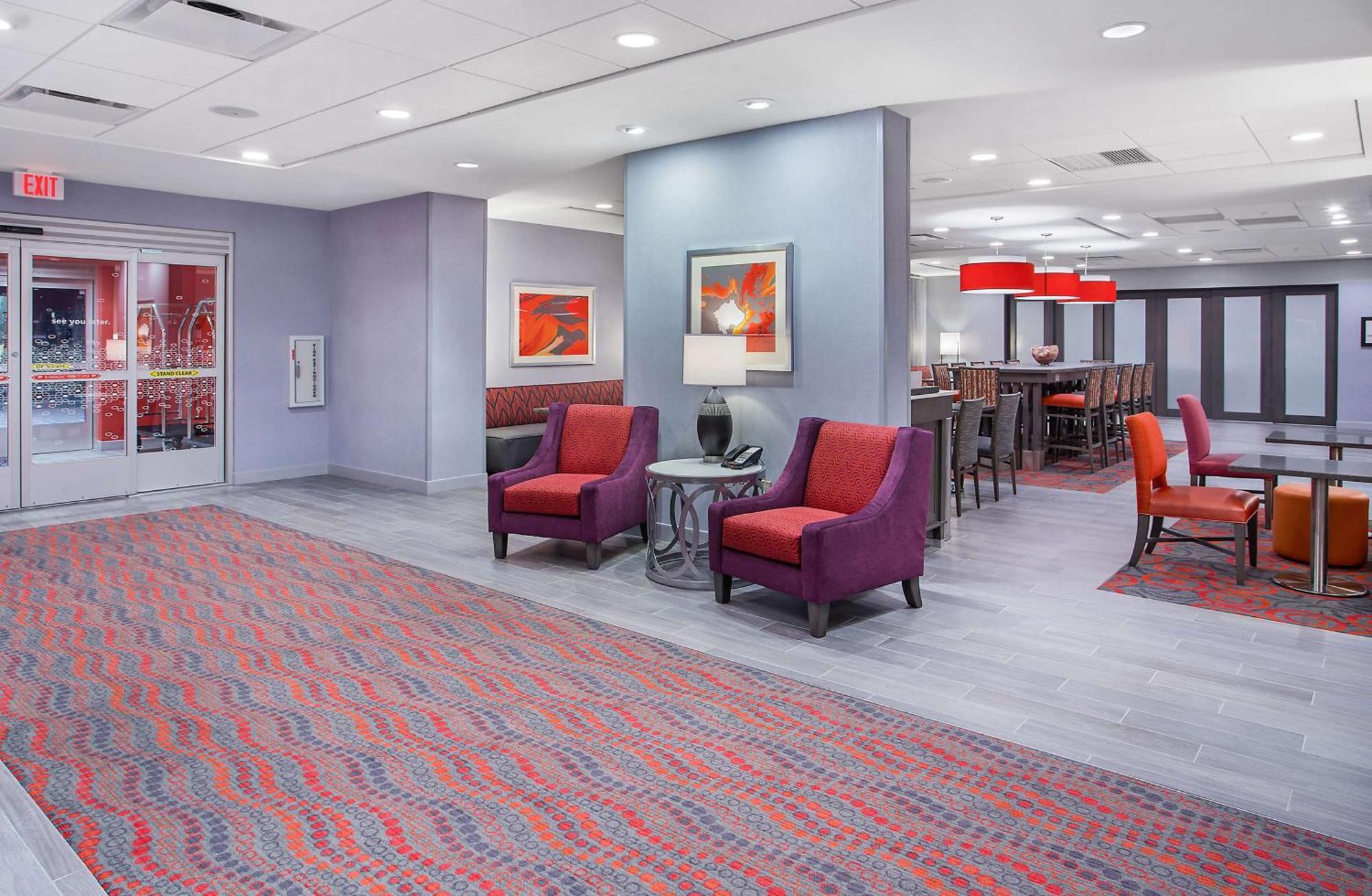 Hampton Inn Венсен Экстерьер фото